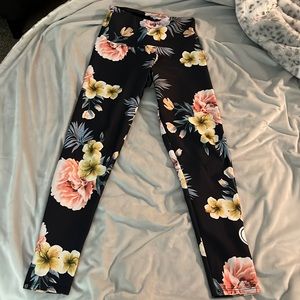 Onzie workout leggings with floral design - no flaws